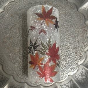 ☀️3/$20 Decorative Leaf Patterned Vase.